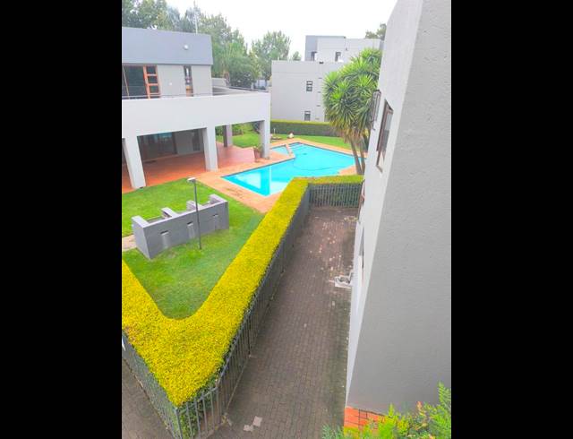 1 BEDROOM TOWNHOUSE FOR SALE IN WATERKLOOF RIDGE